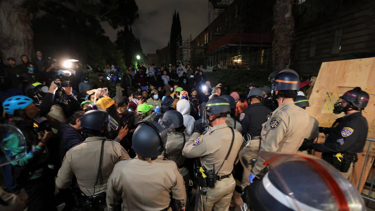 An der University of California in Los Angeles (UCLA) ist es Medienberichten zufolge zu gewaltsamen Ausschreitungen zwischen Teilnehmern pro-palästinensischer Proteste und Gegendemonstranten gekommen. (Foto: Reuters, PKP REUTERS)